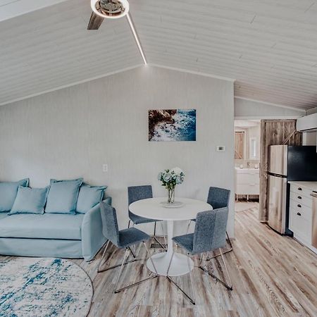 Modern & Cozy Stand-Alone Apartment - Perfect Stay Painted Post Extérieur photo