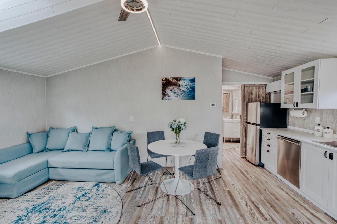 Modern & Cozy Stand-Alone Apartment - Perfect Stay Painted Post Extérieur photo