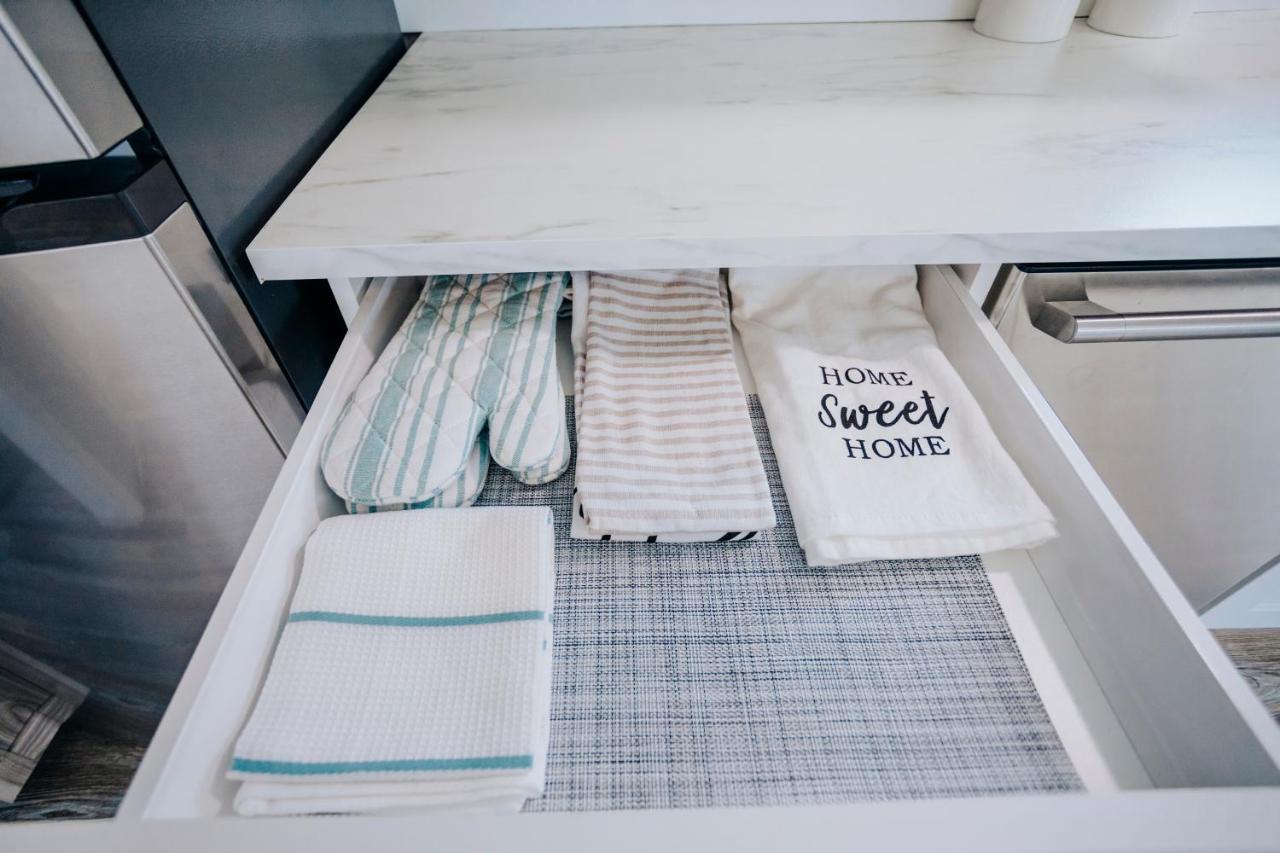Modern & Cozy Stand-Alone Apartment - Perfect Stay Painted Post Extérieur photo